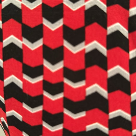 Geometric Patterned Top - Picture 4 of 7